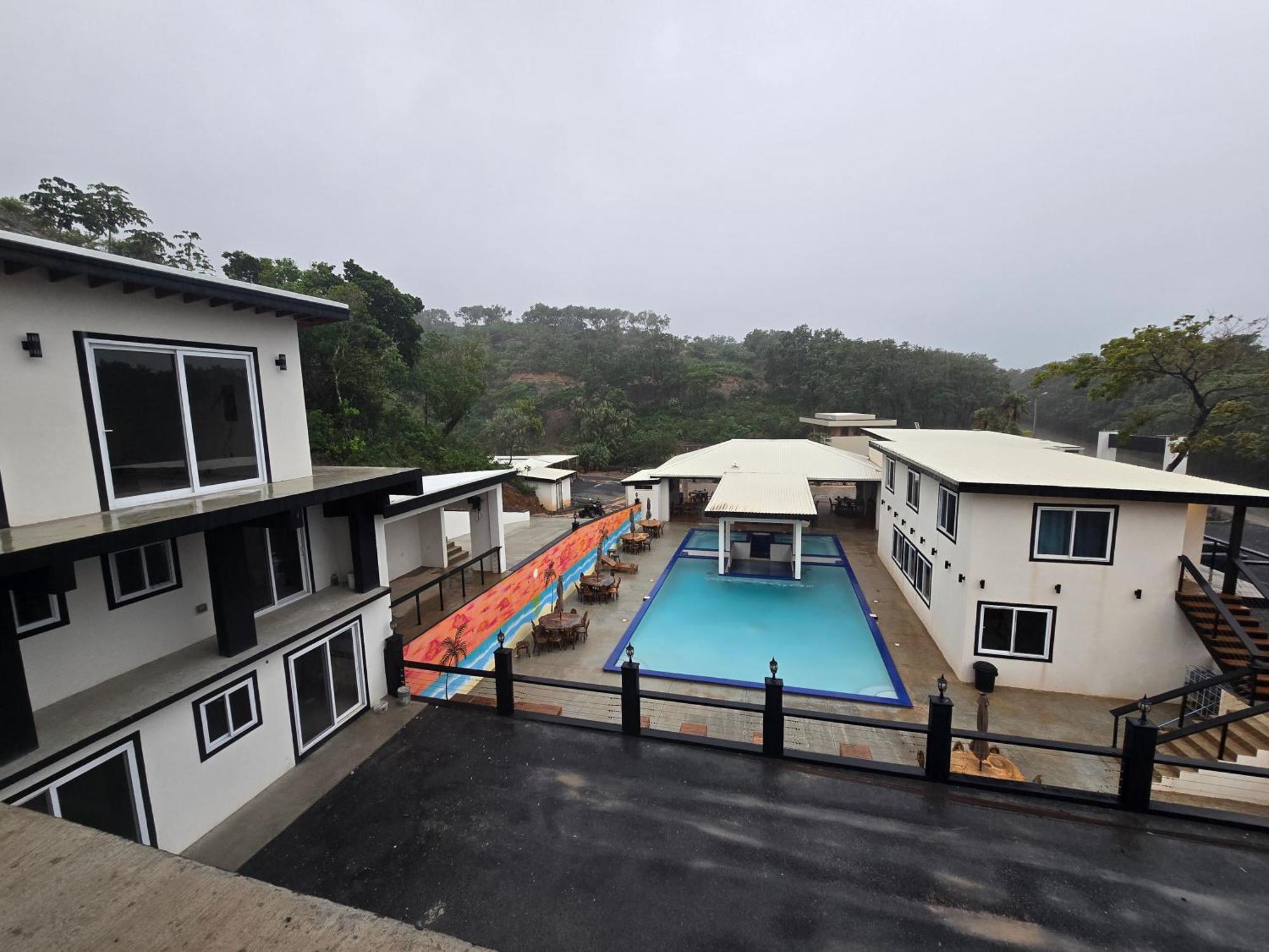Camp Bay Chelle'S Suites And Restaurant מראה חיצוני תמונה